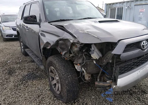 2014 Toyota 4Runner Trail z USA, uszkodzony, nr VIN JTEBU5JR1E5193045